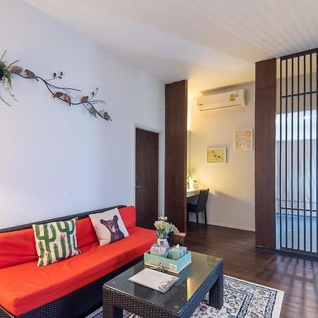 Baan Oliver Srinakarin Bangkok Exteriör bild