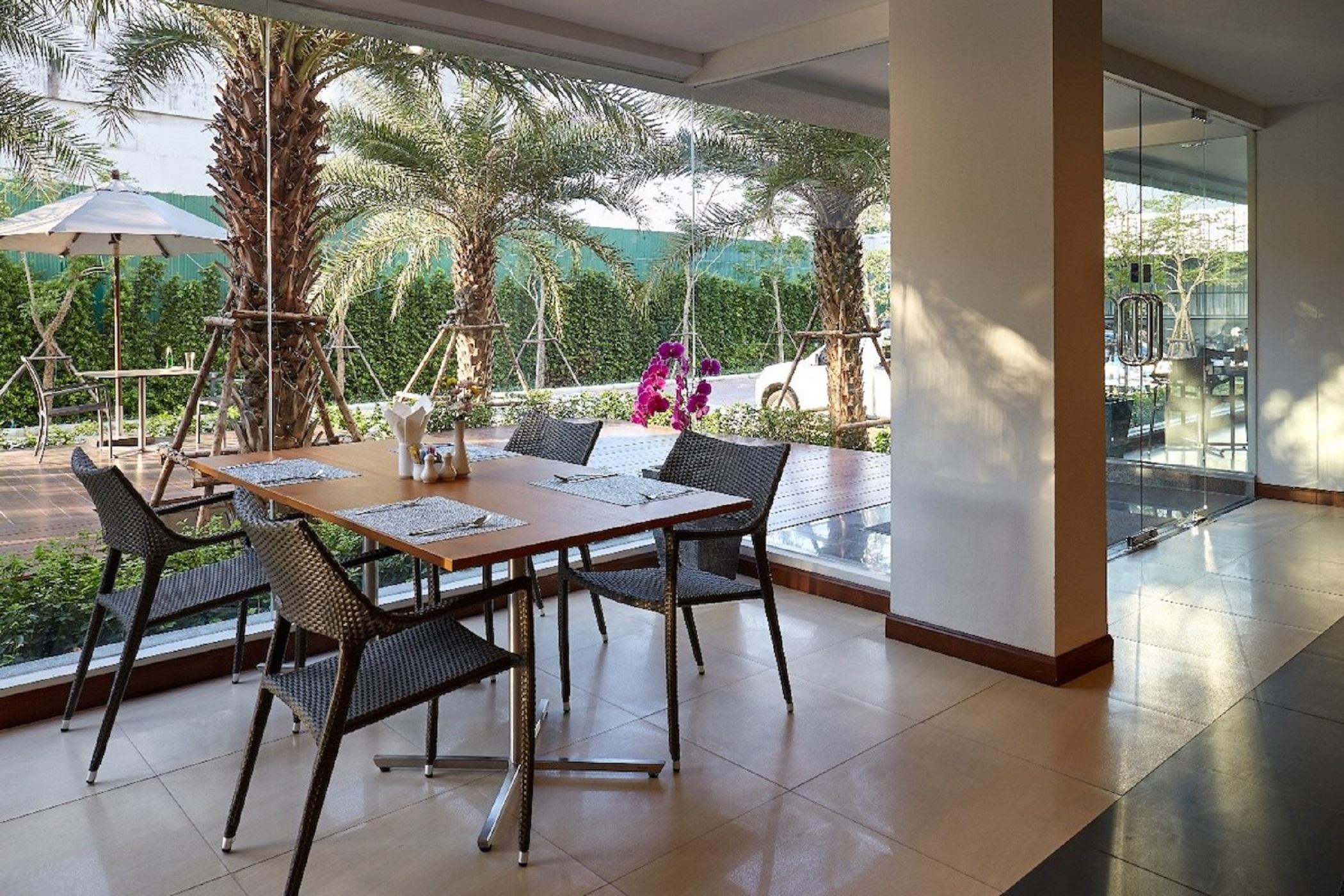 Baan Oliver Srinakarin Bangkok Exteriör bild