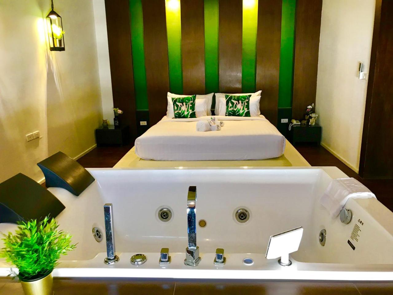 Baan Oliver Srinakarin Bangkok Exteriör bild