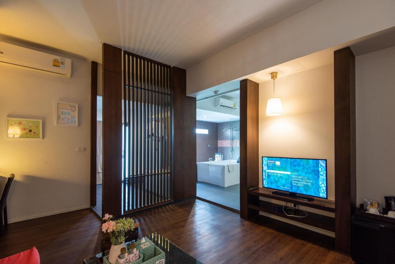 Baan Oliver Srinakarin Bangkok Exteriör bild